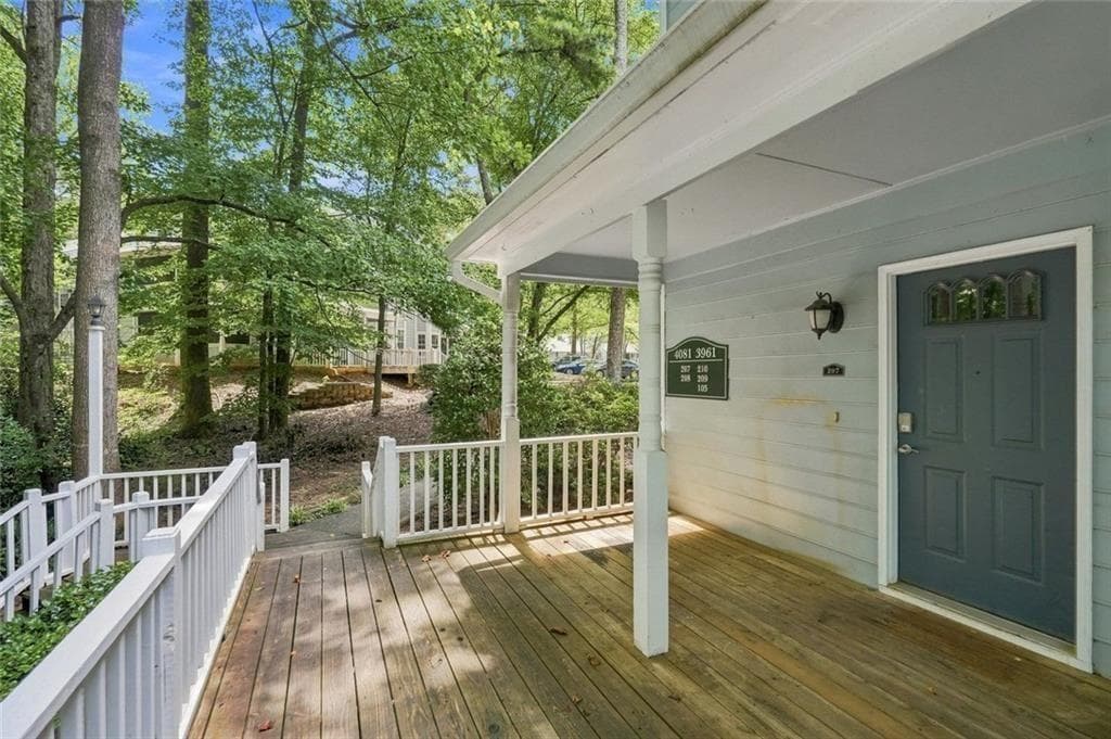 3 bedroom, 2 bathroom, 1,587 sq ft condominium for sale at 4081 Riverlook Parkway 207, Marietta, GA 30067