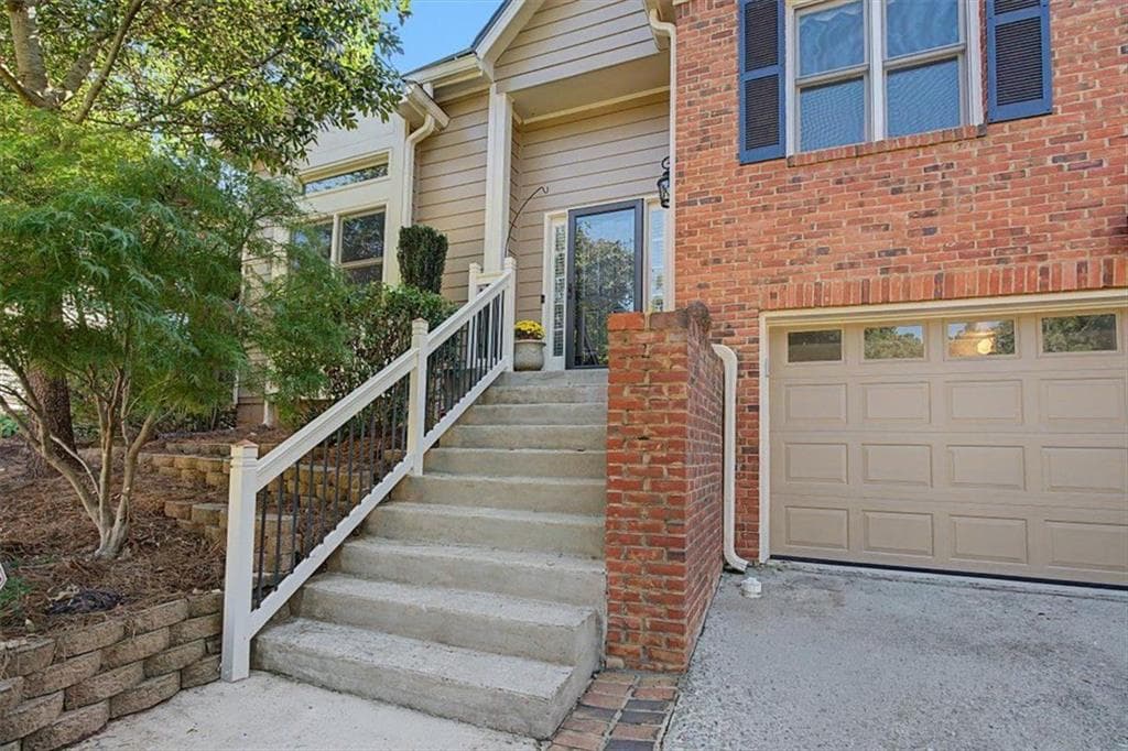 3 bedroom, 3 bathroom, 2,217 sq ft single family residence under contract at 820 Kenley Walk, Roswell, GA 30076 — photo 3