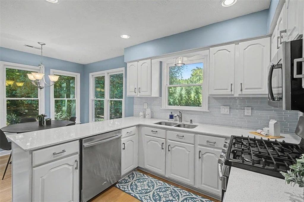 3 bedroom, 3 bathroom, 2,217 sq ft single family residence under contract at 820 Kenley Walk, Roswell, GA 30076 — photo 5