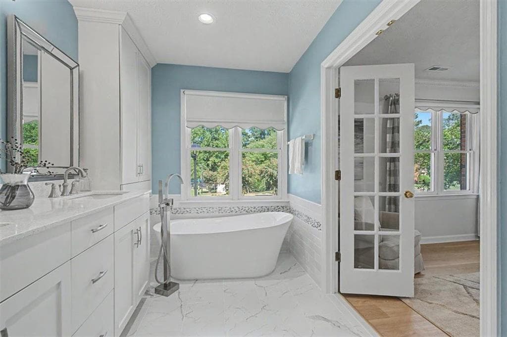 3 bedroom, 3 bathroom, 2,217 sq ft single family residence under contract at 820 Kenley Walk, Roswell, GA 30076 — photo 6