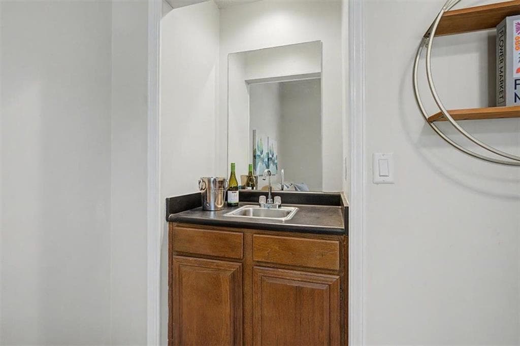 3 bedroom, 3 bathroom, 2,217 sq ft single family residence under contract at 820 Kenley Walk, Roswell, GA 30076 — photo 9