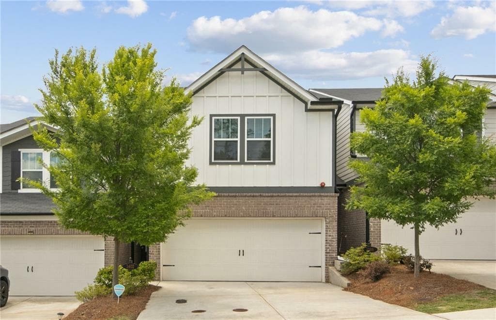 3 bedroom, 3 bathroom, 1,888 sq ft townhouse for sale at 1402 Vayda Court, Marietta, GA 30066