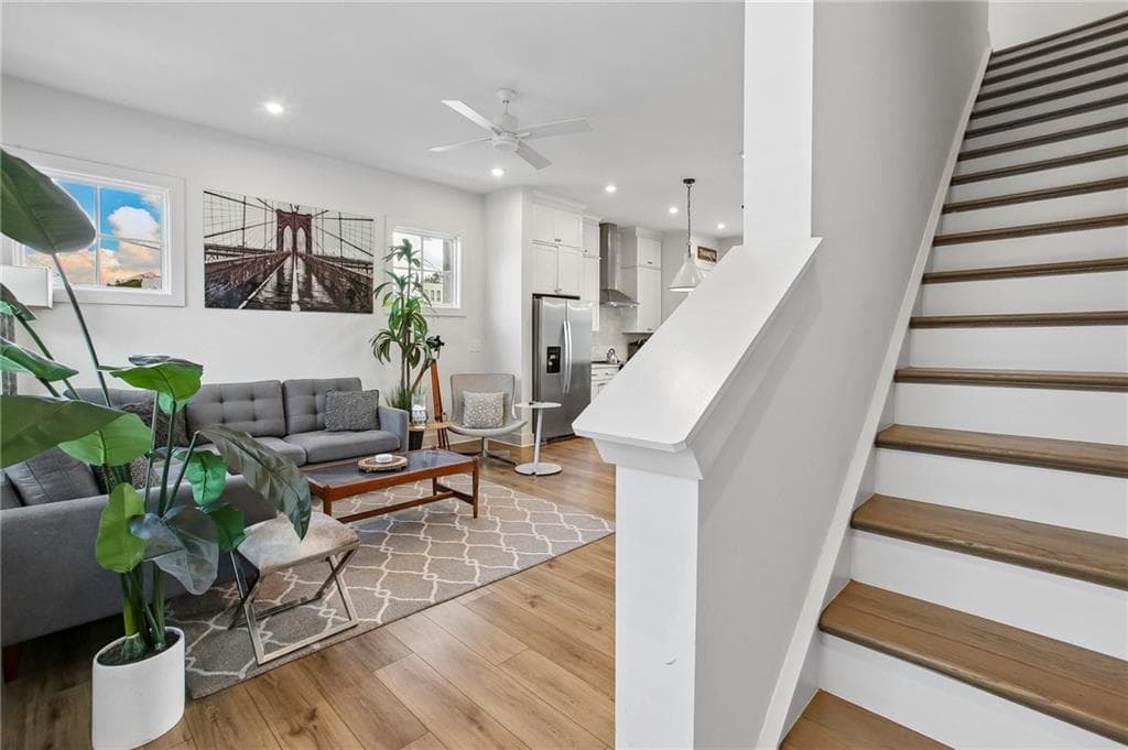 2 bedroom, 3 bathroom, 1,680 sq ft townhouse for sale at 990 Viney Way, Atlanta, GA 30318 — photo 3