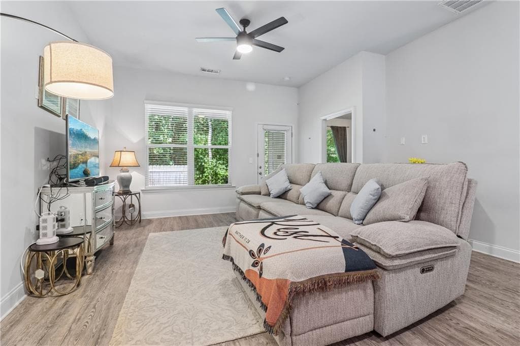 3 bedroom, 2 bathroom, 1,301 sq ft townhouse for sale at 530 Vandenburg Drive, Villa Rica, GA 30180 — photo 10