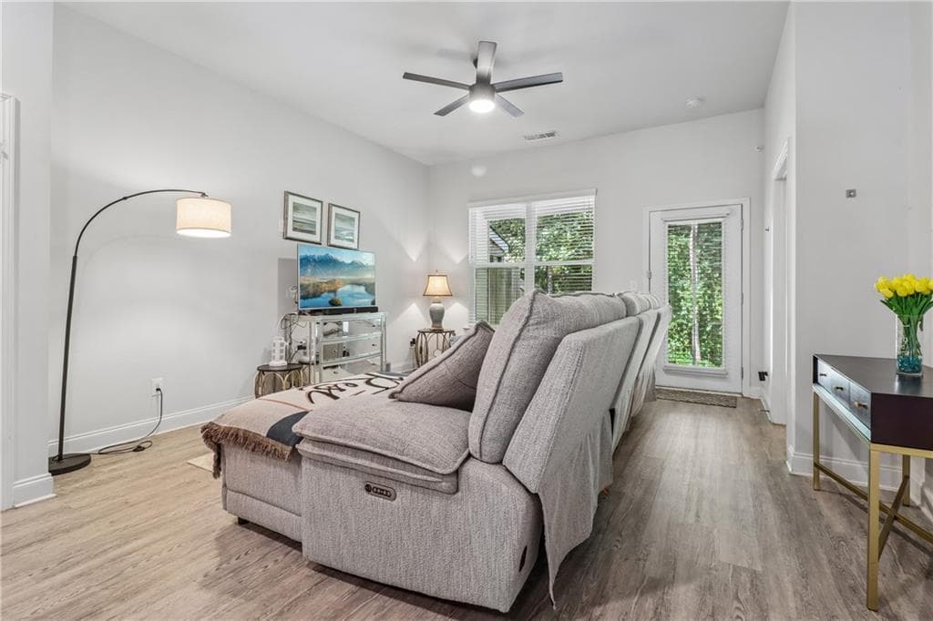 3 bedroom, 2 bathroom, 1,301 sq ft townhouse for sale at 530 Vandenburg Drive, Villa Rica, GA 30180 — photo 9