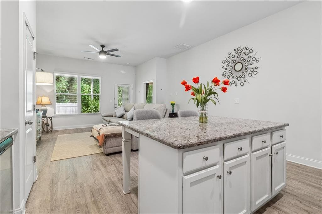 3 bedroom, 2 bathroom, 1,301 sq ft townhouse for sale at 530 Vandenburg Drive, Villa Rica, GA 30180 — photo 7