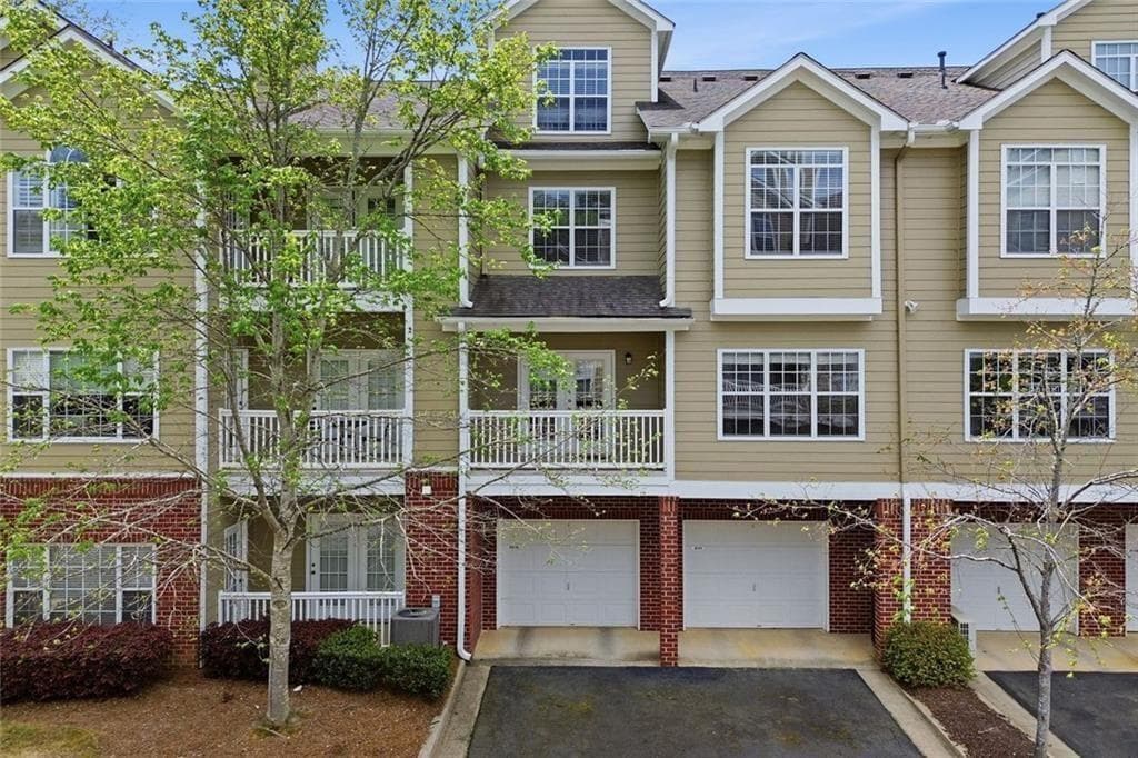2 bedroom, 3 bathroom, 1,379 sq ft condominium for sale at 2111 Woodland Lane, Alpharetta, GA 30009 — photo 3