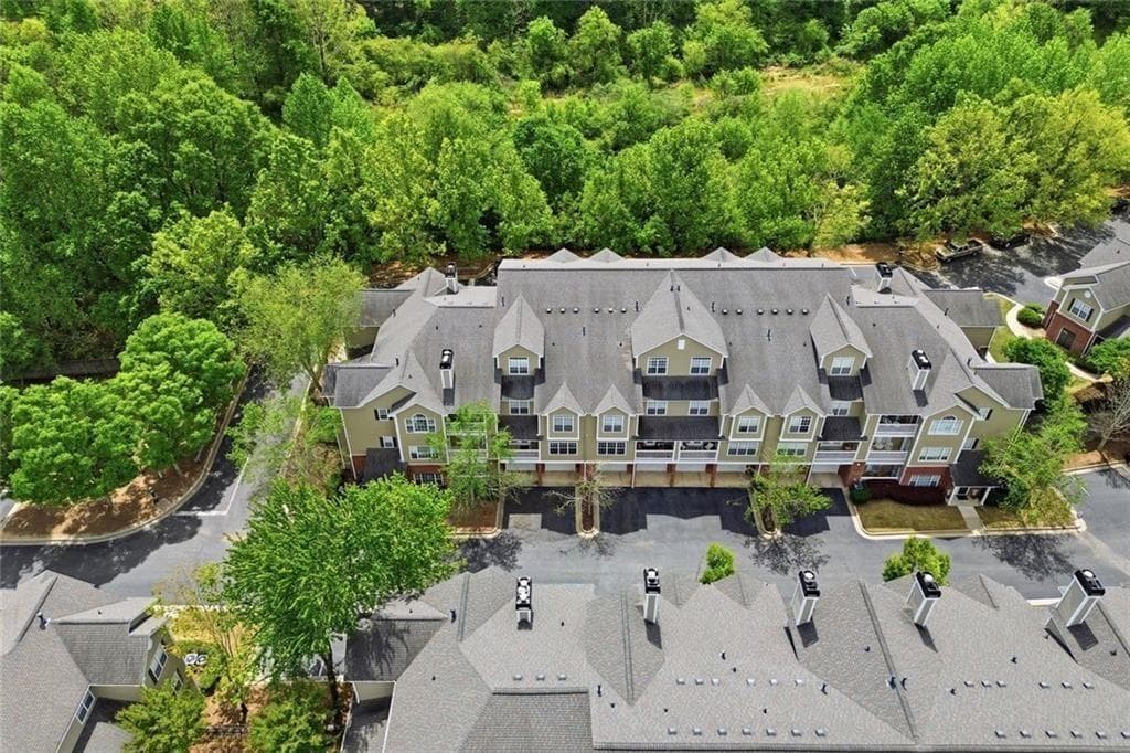 2 bedroom, 3 bathroom, 1,379 sq ft condominium for sale at 2111 Woodland Lane, Alpharetta, GA 30009 — photo 4