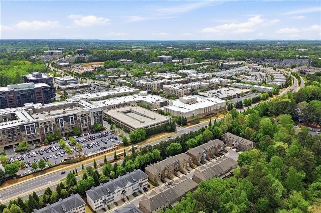 2 bedroom, 3 bathroom, 1,379 sq ft condominium for sale at 2111 Woodland Lane, Alpharetta, GA 30009 — photo 5