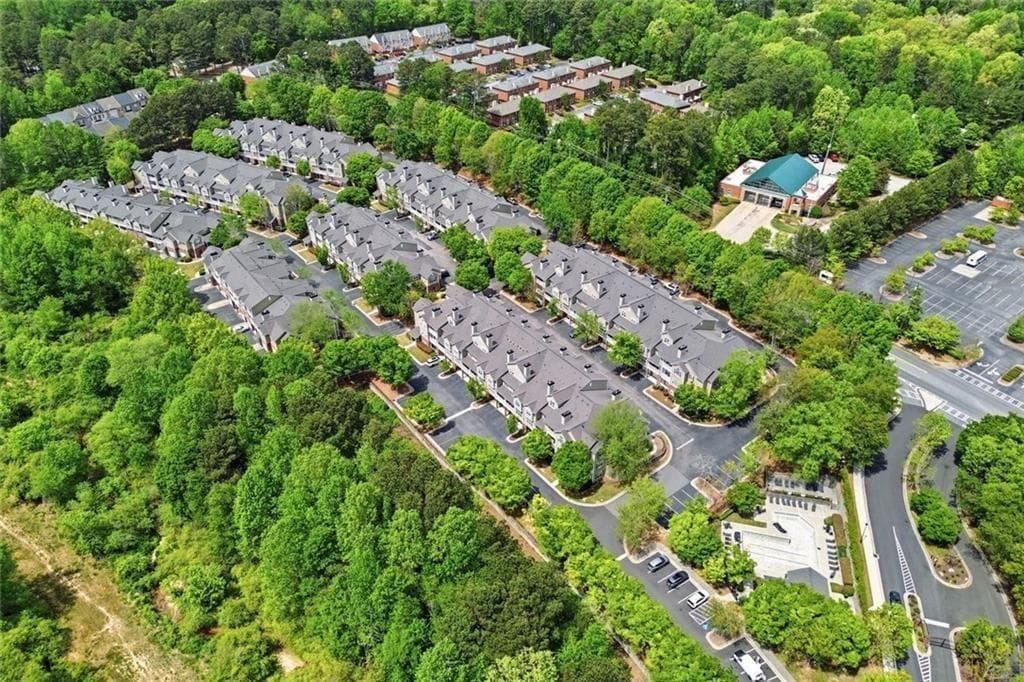 2 bedroom, 3 bathroom, 1,379 sq ft condominium for sale at 2111 Woodland Lane, Alpharetta, GA 30009 — photo 6
