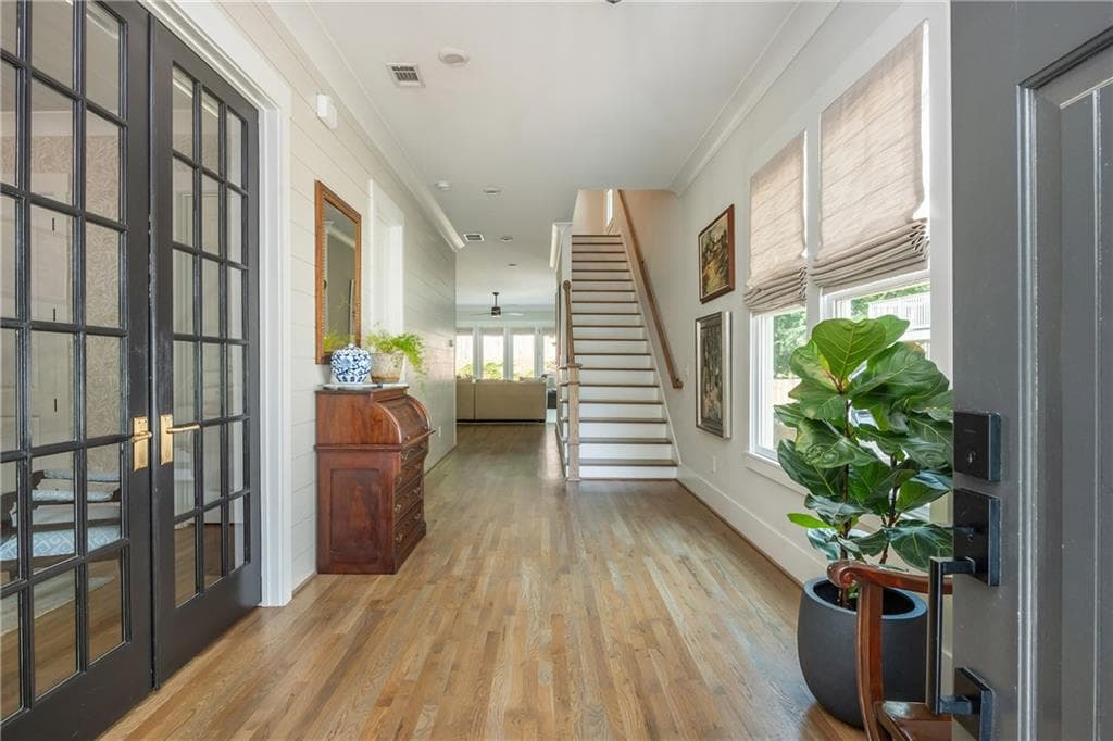 5 bedroom, 3 bathroom, 3,040 sq ft single family residence for sale at 940 Longley Avenue, Atlanta, GA 30318 — photo 4