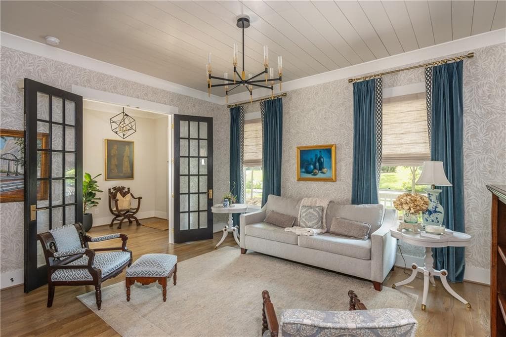 5 bedroom, 3 bathroom, 3,040 sq ft single family residence for sale at 940 Longley Avenue, Atlanta, GA 30318 — photo 7