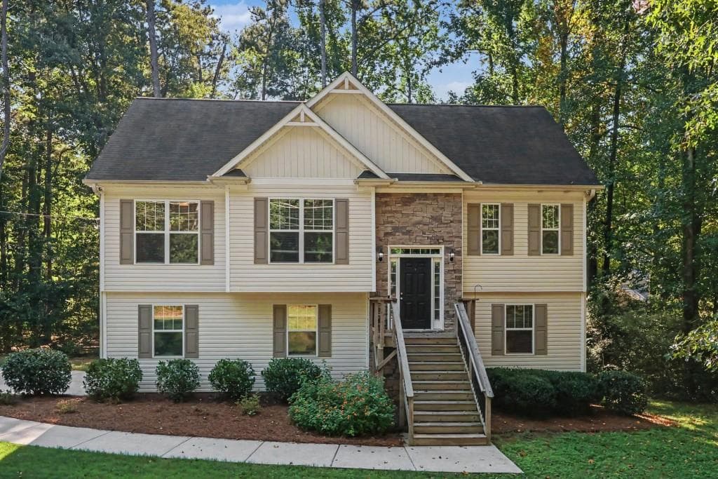 4 bedroom, 3 bathroom, 1,953 sq ft single family residence for sale at 4901 Glore Road, Mableton, GA 30126