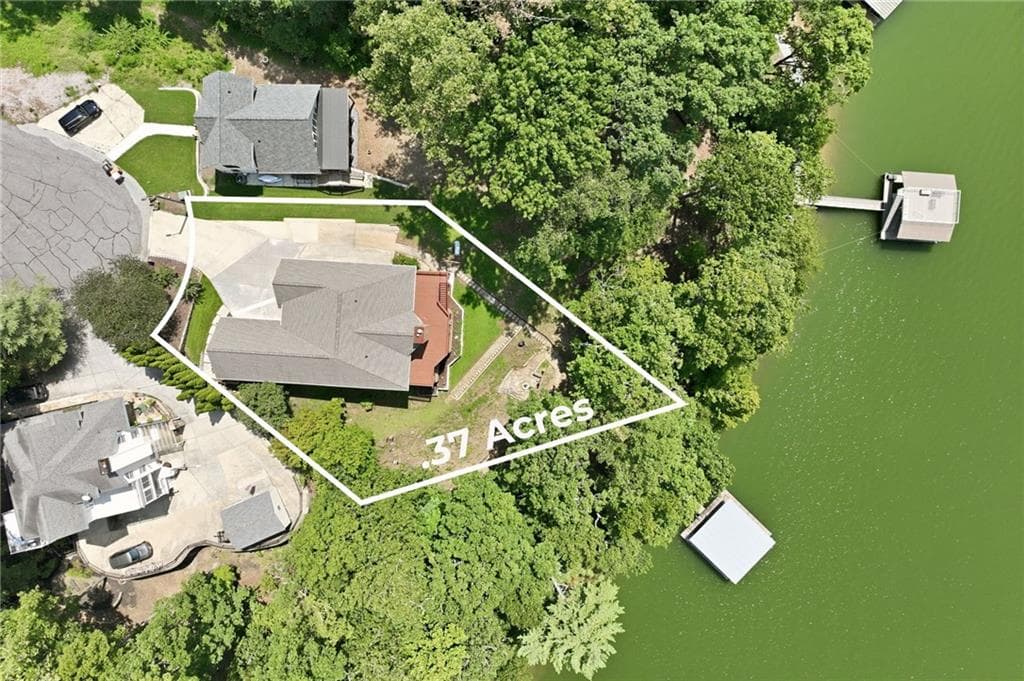 3 bedroom, 4 bathroom, 4,522 sq ft single family residence for sale at 3347 Cove Overlook Drive, Gainesville, GA 30501 — photo 4