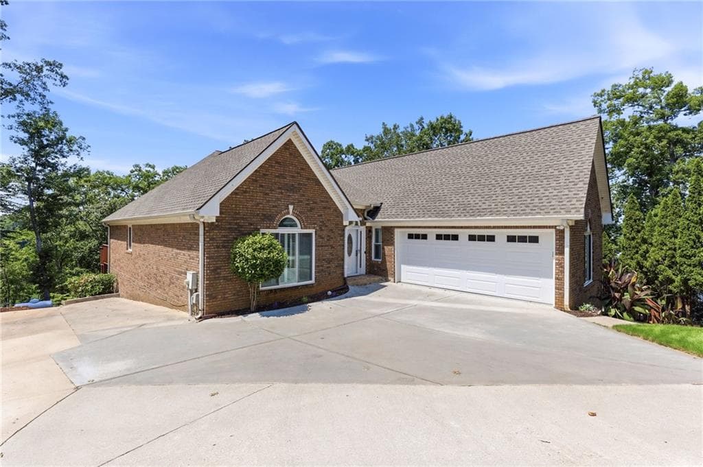 3 bedroom, 4 bathroom, 4,522 sq ft single family residence for sale at 3347 Cove Overlook Drive, Gainesville, GA 30501 — photo 7