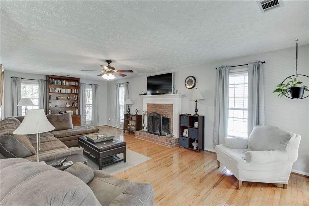 5 bedroom, 4 bathroom, 3,000 sq ft single family residence for sale at 3220 Plantation Run Drive, Loganville, GA 30052 — photo 2