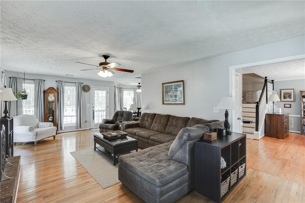 5 bedroom, 4 bathroom, 3,000 sq ft single family residence for sale at 3220 Plantation Run Drive, Loganville, GA 30052 — photo 3