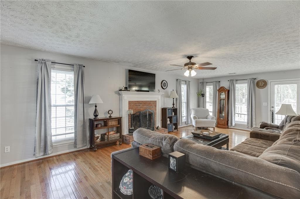 5 bedroom, 4 bathroom, 3,000 sq ft single family residence for sale at 3220 Plantation Run Drive, Loganville, GA 30052 — photo 4