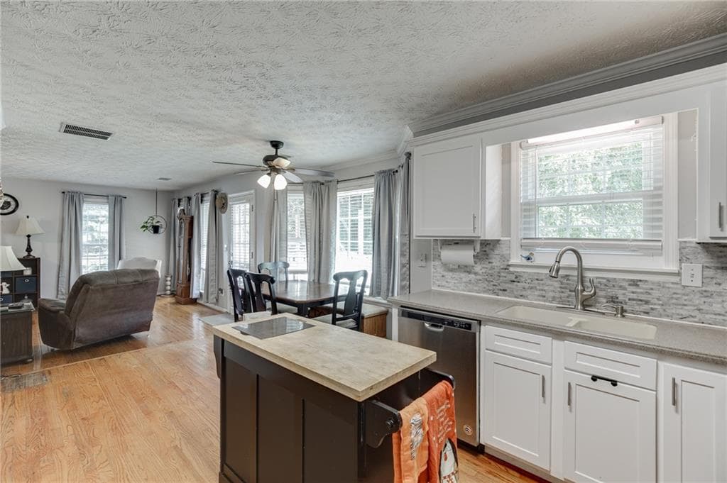 5 bedroom, 4 bathroom, 3,000 sq ft single family residence for sale at 3220 Plantation Run Drive, Loganville, GA 30052 — photo 9
