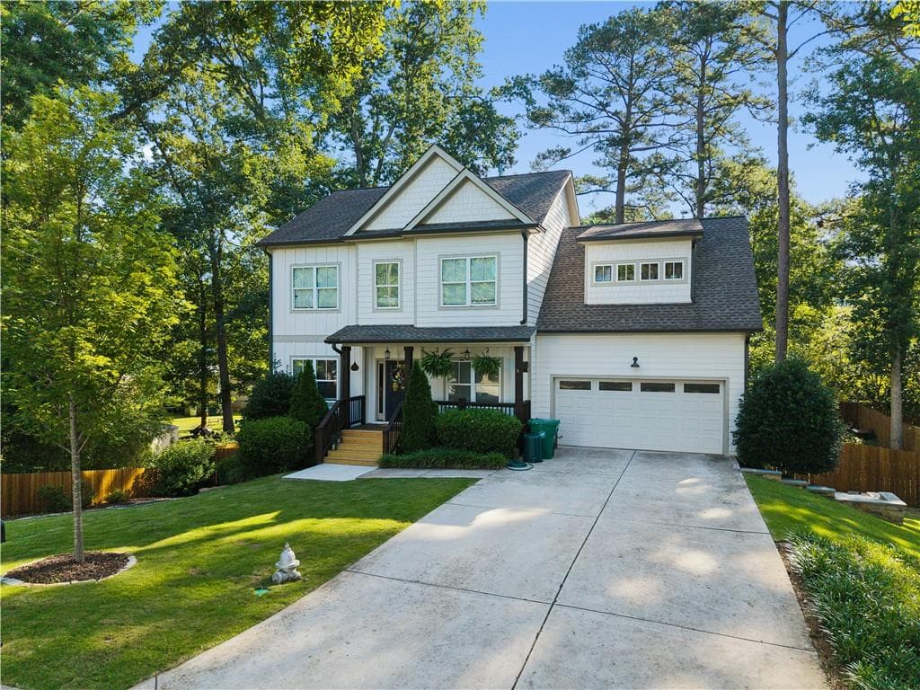 5 bedroom, 3 bathroom, 3,300 sq ft single family residence for sale at 859 East Avenue, Scottdale, GA 30079