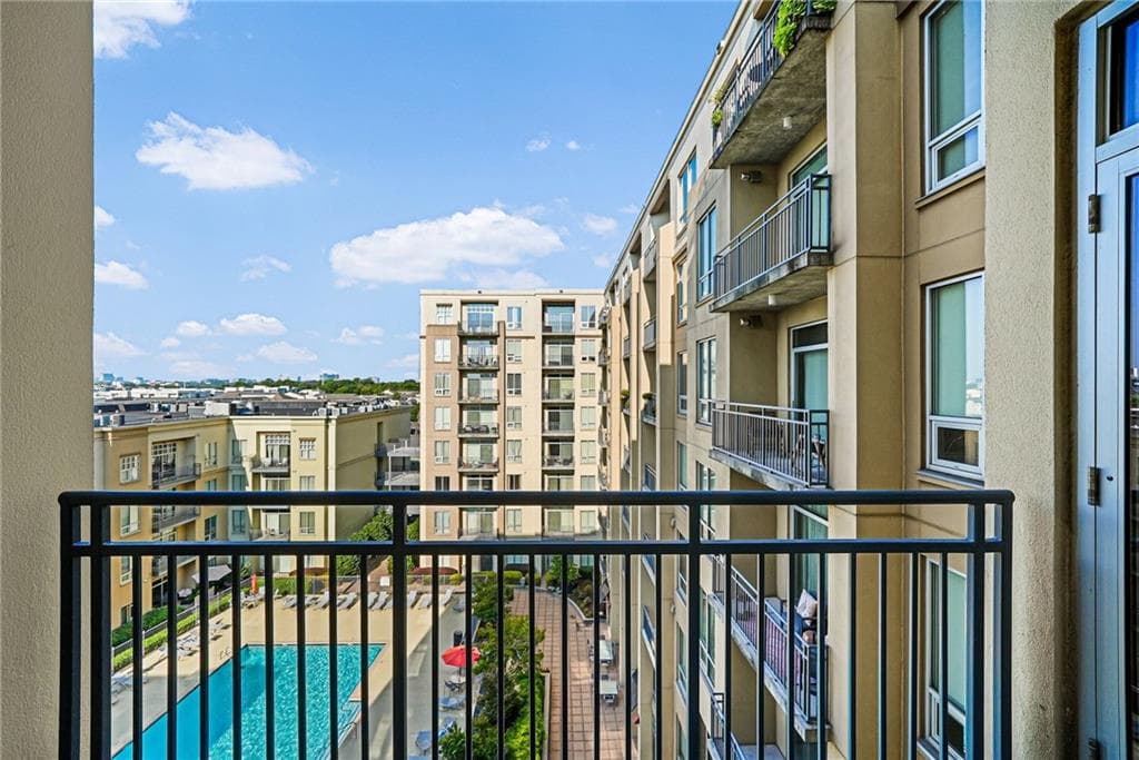 1 bedroom, 2 bathroom, 901 sq ft condominium for sale at 711 Cosmopolitan Drive 622, Atlanta, GA 30324 — photo 6