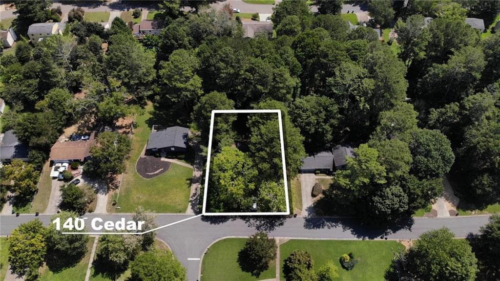 3 bedroom, 3 bathroom, 1,842 sq ft single family residence under contract at 140 Cedar Trace, Roswell, GA 30075 — photo 2