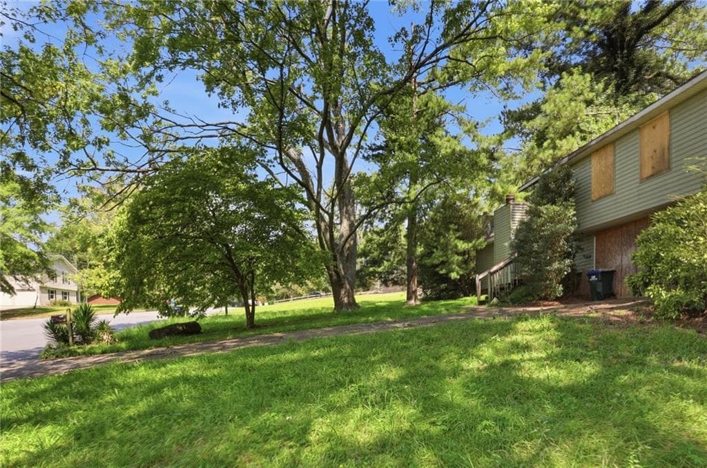 3 bedroom, 3 bathroom, 1,842 sq ft single family residence under contract at 140 Cedar Trace, Roswell, GA 30075 — photo 3