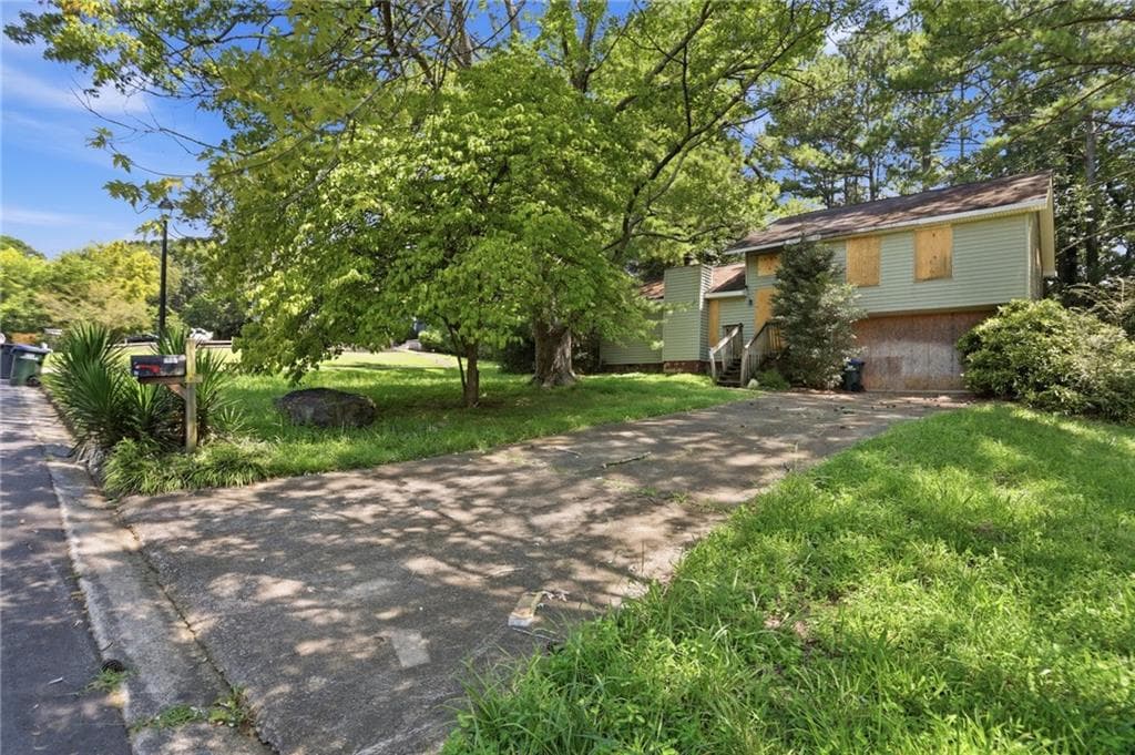3 bedroom, 3 bathroom, 1,842 sq ft single family residence under contract at 140 Cedar Trace, Roswell, GA 30075 — photo 4