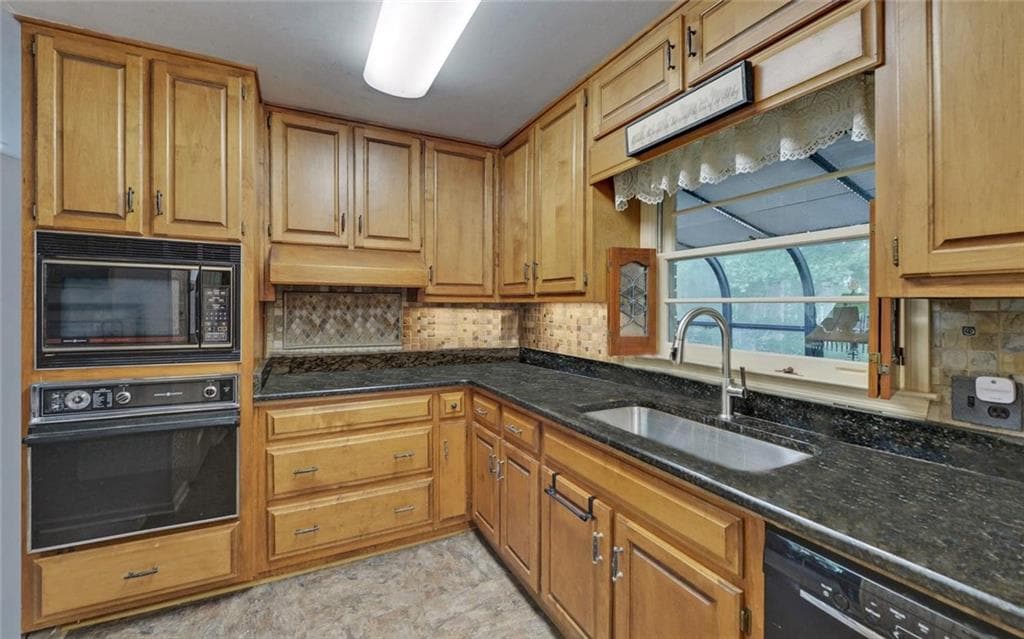 3 bedroom, 3 bathroom, 2,104 sq ft single family residence for sale at 4593 T Moore Road, Oakwood, GA 30566 — photo 9