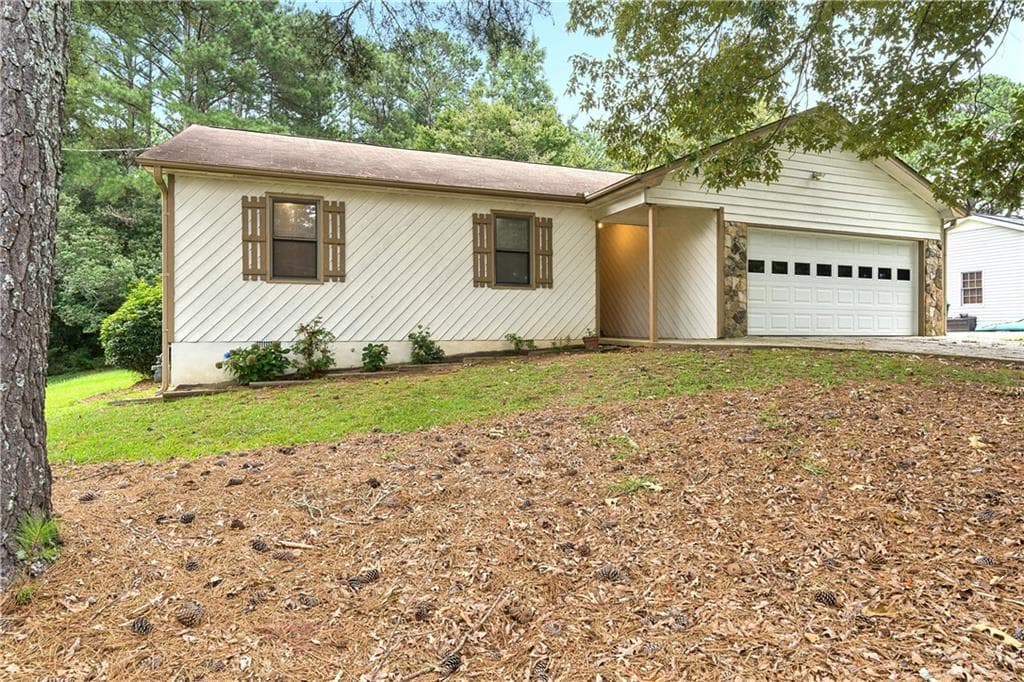 3 bedroom, 2 bathroom, 1,537 sq ft single family residence for sale at 1146 Hutch Lane, Snellville, GA 30078
