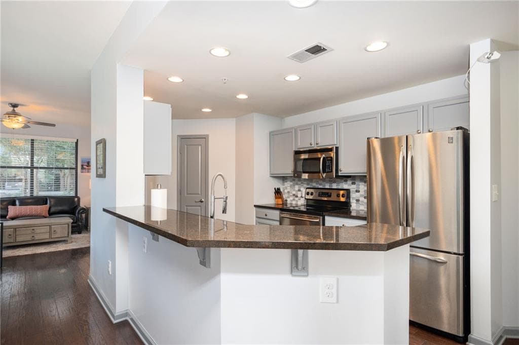 2 bedroom, 2 bathroom, 1,233 sq ft condominium for sale at 3040 Peachtree Road 212, Atlanta, GA 30305 — photo 1 of 32