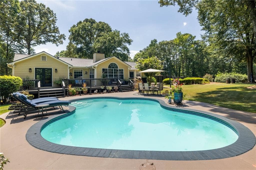 3 bedroom, 2 bathroom, 2,100 sq ft single family residence under contract at 235 Den Ric Drive, Mcdonough, GA 30253 — photo 3