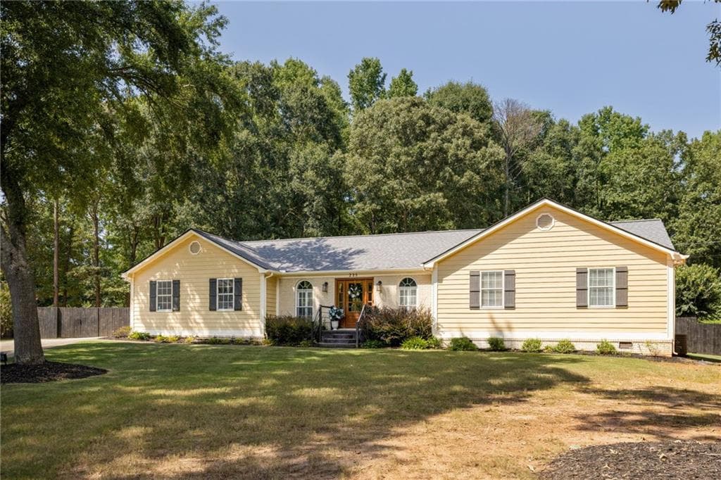 3 bedroom, 2 bathroom, 2,100 sq ft single family residence under contract at 235 Den Ric Drive, Mcdonough, GA 30253 — photo 2