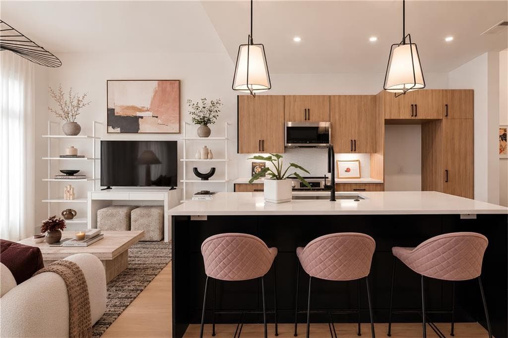 2 bedroom, 2 bathroom, 1,050 sq ft condominium for sale at 567 Ponce De Leon Avenue 510, Atlanta, GA 30308 — photo 2