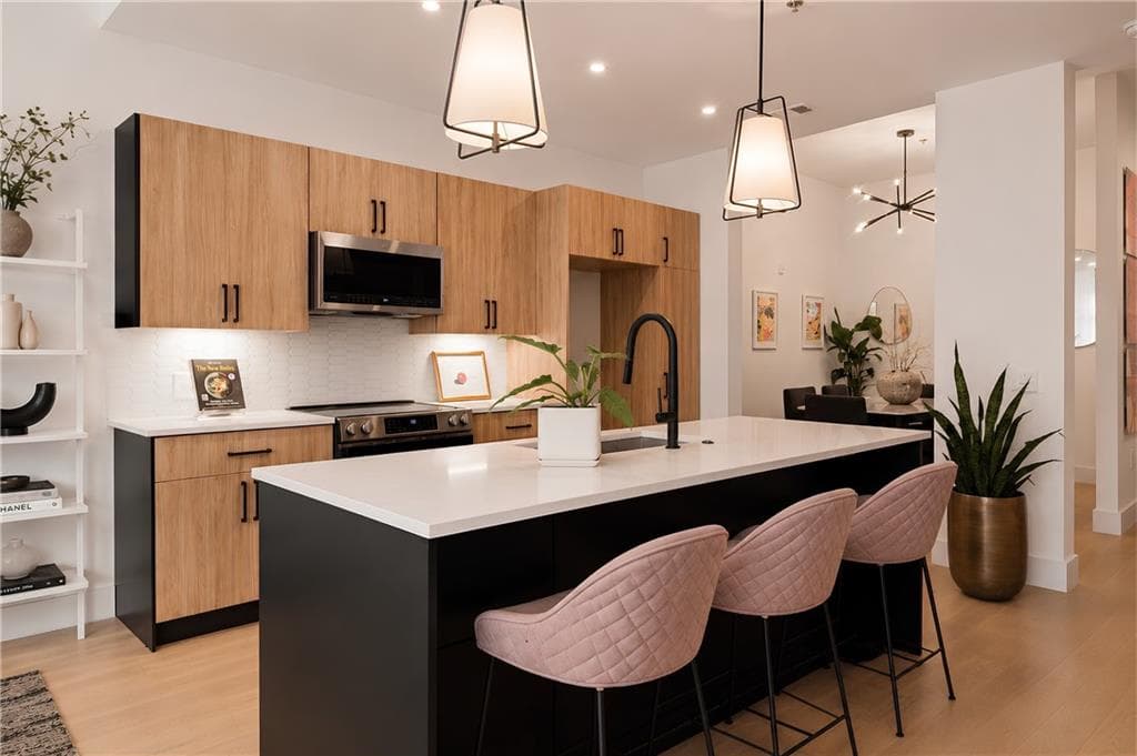 2 bedroom, 2 bathroom, 1,050 sq ft condominium for sale at 567 Ponce De Leon Avenue 510, Atlanta, GA 30308 — photo 3