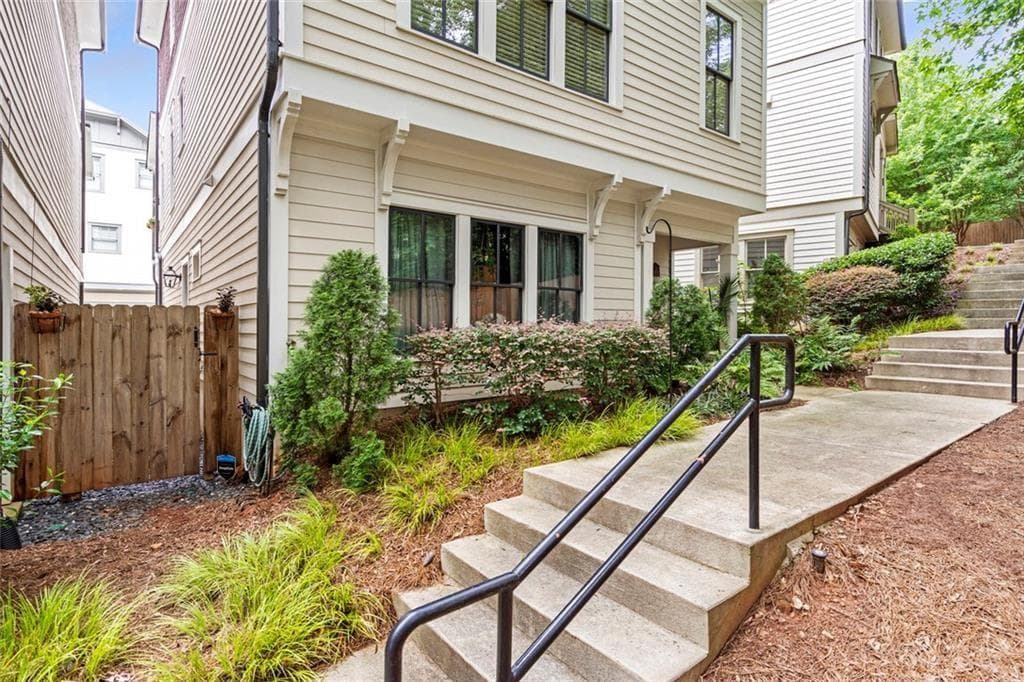 4 bedroom, 4 bathroom, 2,368 sq ft single family residence for sale at 822 Grove Bend, Decatur, GA 30030 — photo 2