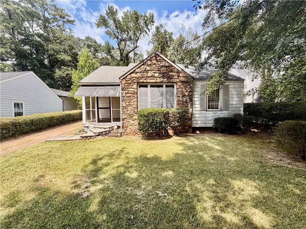 3 bedroom, 1 bathroom, 986 sq ft single family residence under contract at 1330 Ormewood Avenue, Atlanta, GA 30316
