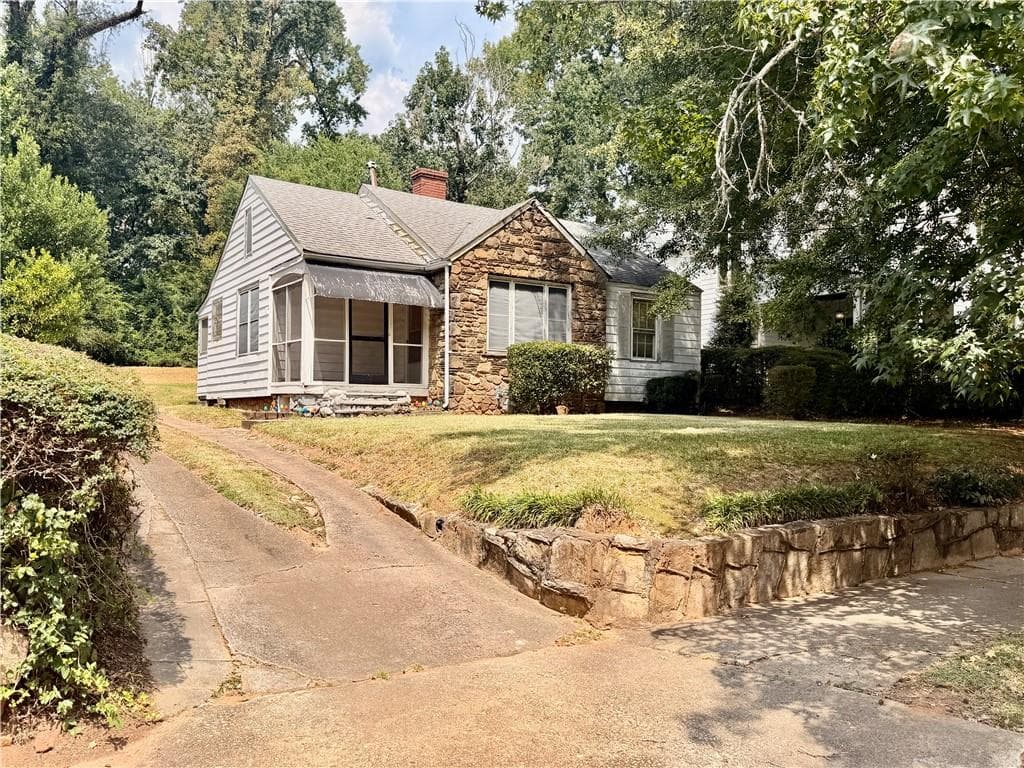 3 bedroom, 1 bathroom, 986 sq ft single family residence under contract at 1330 Ormewood Avenue, Atlanta, GA 30316 — photo 2