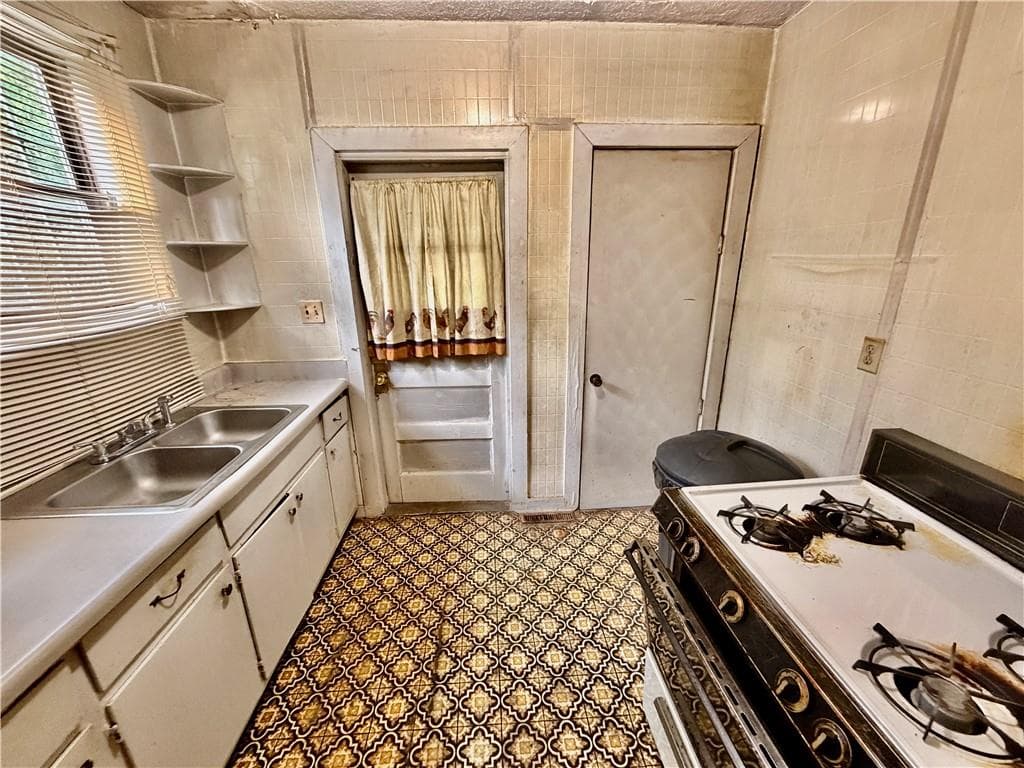 3 bedroom, 1 bathroom, 986 sq ft single family residence under contract at 1330 Ormewood Avenue, Atlanta, GA 30316 — photo 8