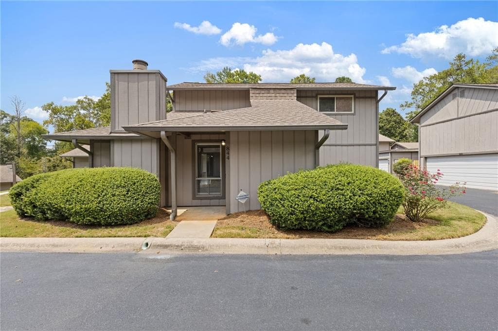 2 bedroom, 3 bathroom, 1,374 sq ft condominium for sale at 844 Manning Villas Court, Marietta, GA 30064 — photo 1 of 38