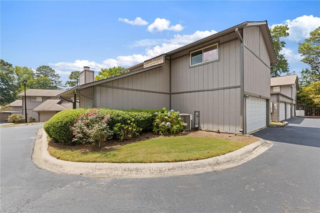2 bedroom, 3 bathroom, 1,374 sq ft condominium for sale at 844 Manning Villas Court, Marietta, GA 30064 — photo 2
