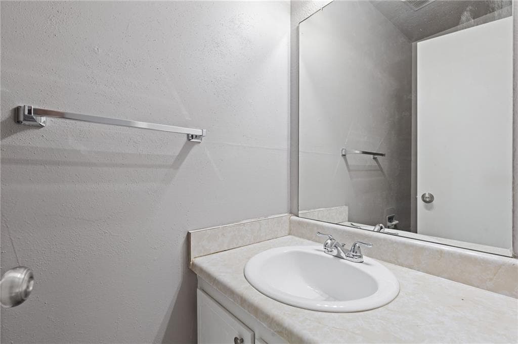 2 bedroom, 3 bathroom, 1,374 sq ft condominium for sale at 844 Manning Villas Court, Marietta, GA 30064 — photo 10