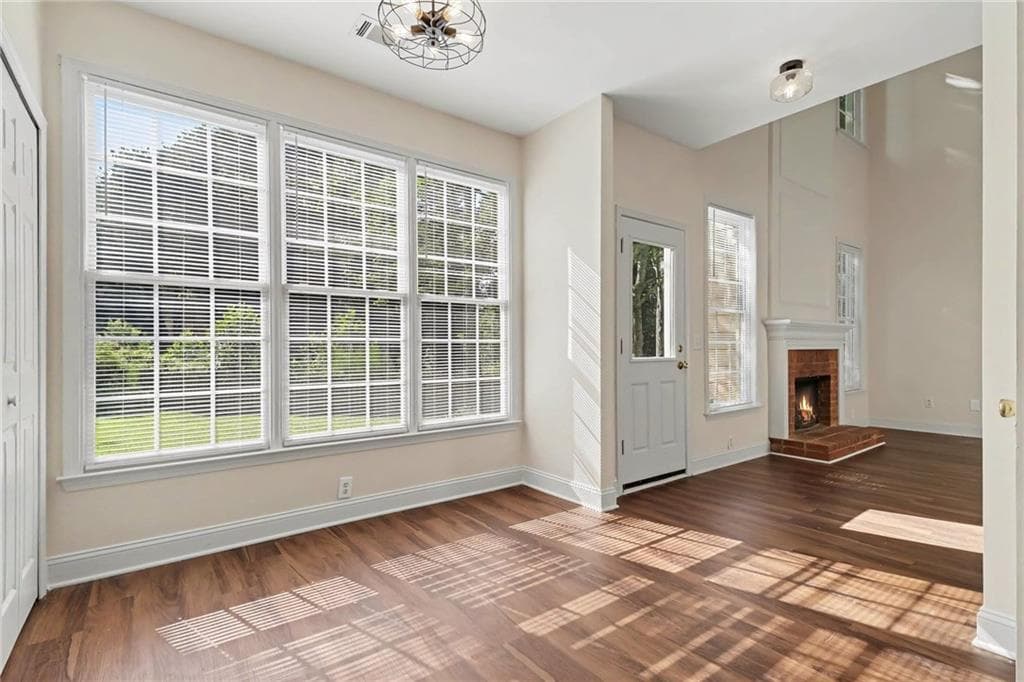 3 bedroom, 3 bathroom, 2,379 sq ft single family residence for sale at 3060 Winston Terrace Court, Alpharetta, GA 30009 — photo 9