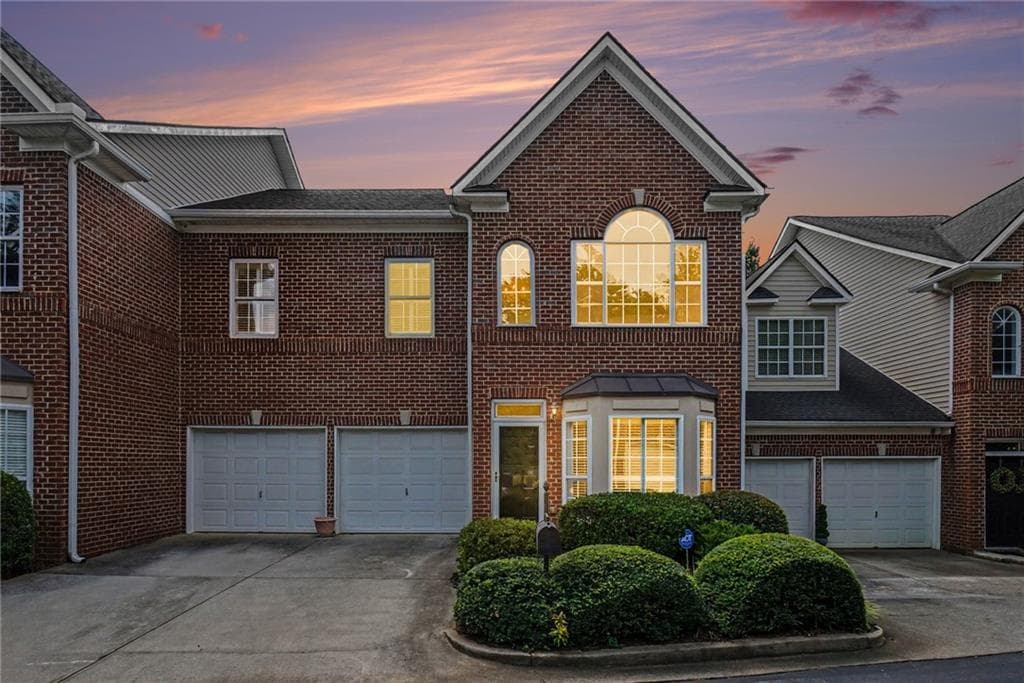 3 bedroom, 3 bathroom, 2,340 sq ft townhouse for sale at 5004 Lexington Drive, Roswell, GA 30075 — photo 1 of 32