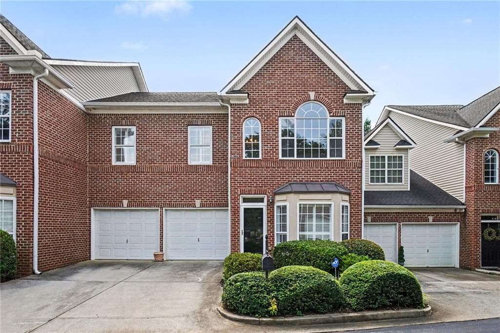 3 bedroom, 3 bathroom, 2,340 sq ft townhouse for sale at 5004 Lexington Drive, Roswell, GA 30075 — photo 2
