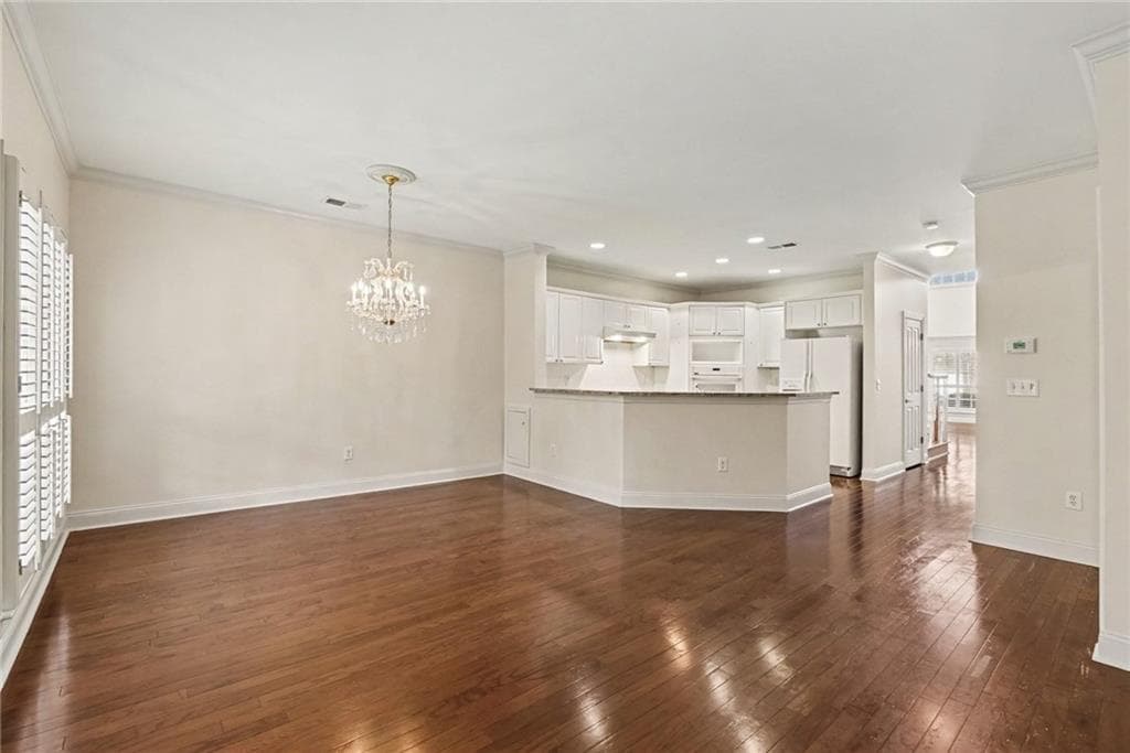 3 bedroom, 3 bathroom, 2,340 sq ft townhouse for sale at 5004 Lexington Drive, Roswell, GA 30075 — photo 7