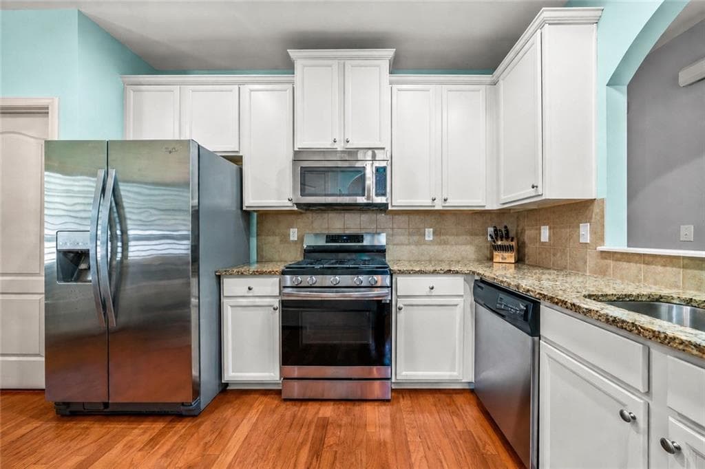 4 bedroom, 3 bathroom, 2,419 sq ft single family residence under contract at 173 Heritage Pointe, Woodstock, GA 30189 — photo 8