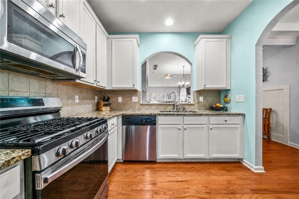 4 bedroom, 3 bathroom, 2,419 sq ft single family residence under contract at 173 Heritage Pointe, Woodstock, GA 30189 — photo 9