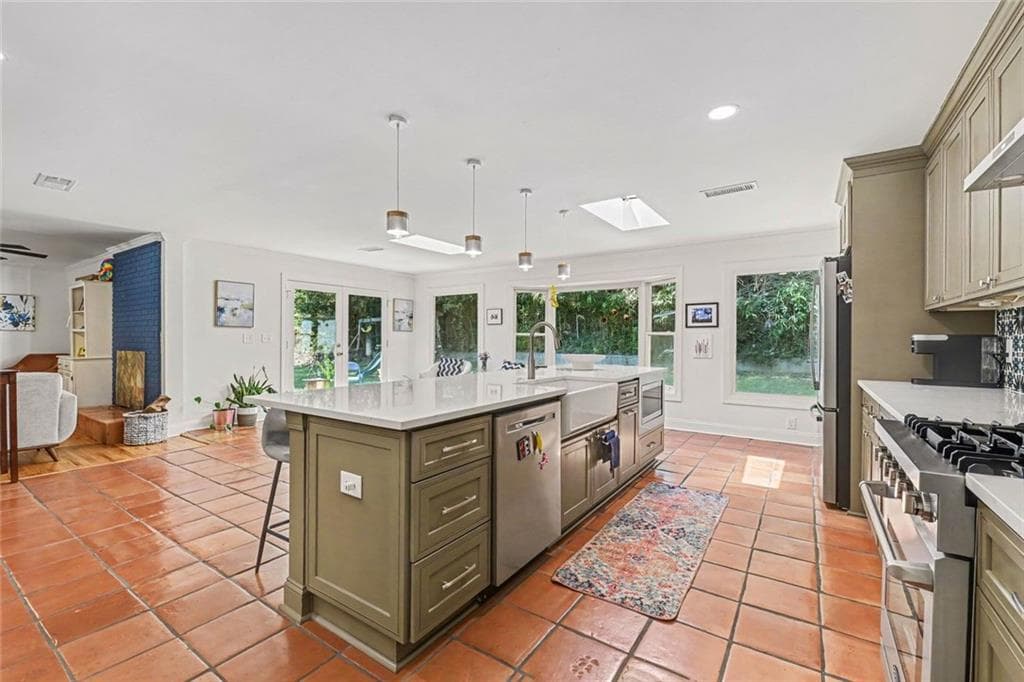 4 bedroom, 4 bathroom, 2,382 sq ft single family residence under contract at 2730 Millwood Court, Decatur, GA 30033 — photo 8