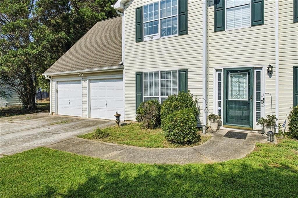 4 bedroom, 3 bathroom, 1,906 sq ft single family residence under contract at 3805 Cumbrian Lane, Lithonia, GA 30038 — photo 3